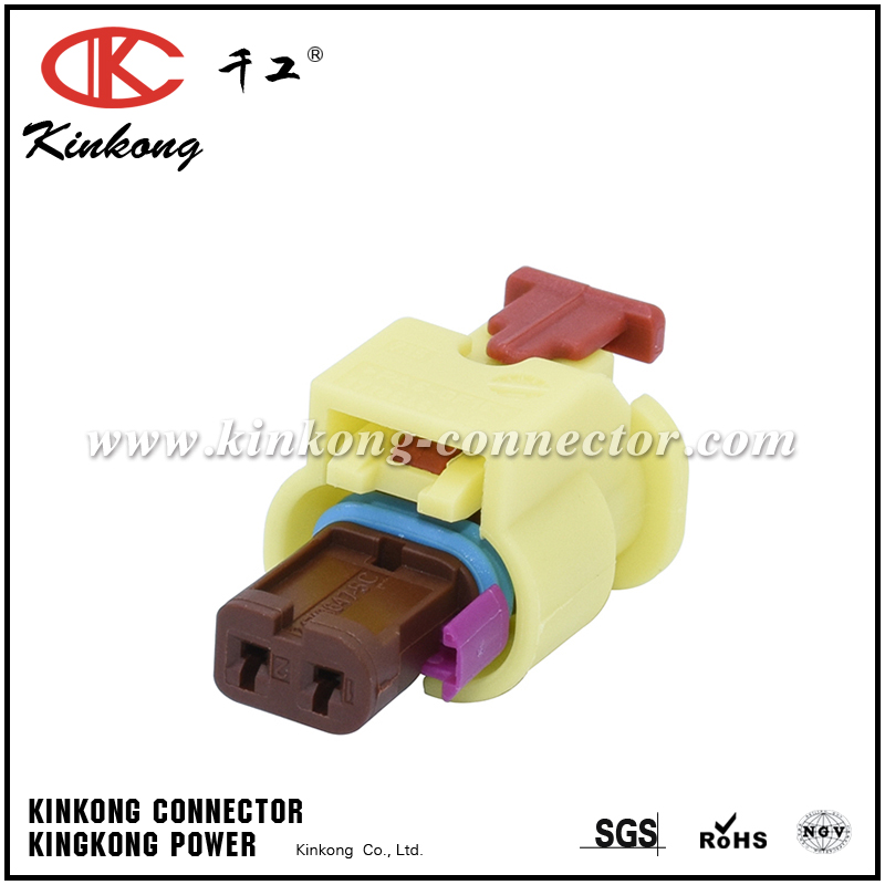 1121700210EM001 5K0973323 Suitable for Golf Sagitar Lingdu Magotan side collision sensor fuel injector connector